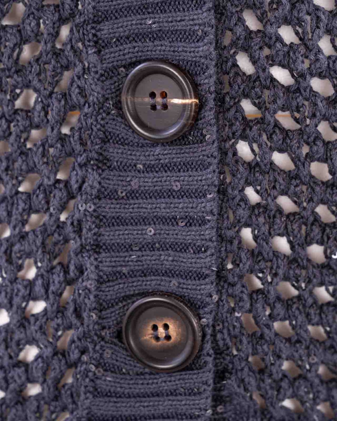 shop BRUNELLO CUCINELLI Saldi Cardigan: Brunello Cucinelli cardigan Dazzling Net in cotone.
Chiusura con bottoni in corno.
Spalla abbassata.
Polsini e fondo in maglia a costina.
Lavorazione a rete.
Composizione: 96% COTONE, 4% POLIESTERE.
Fabbricato in Italia.. MDV796806-C8901 number 9537183